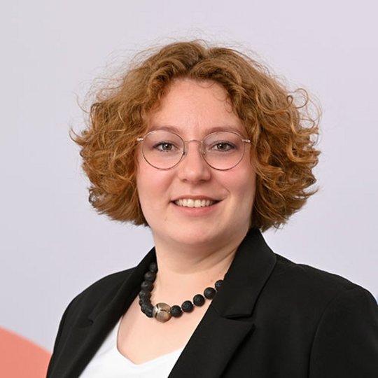 Anna Stößel, Geschäftsführung
