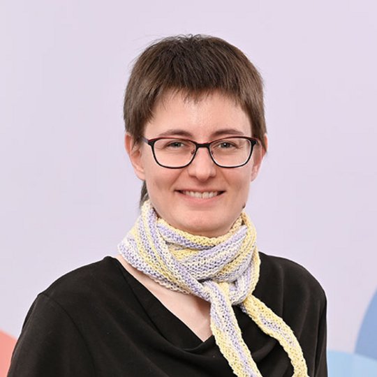 Daniela Honold, Sachbearbeiterin Sprachen