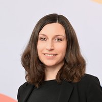 Porträtbild von Nadine Düthorn, Leitung Fachbereich Gesellschaft